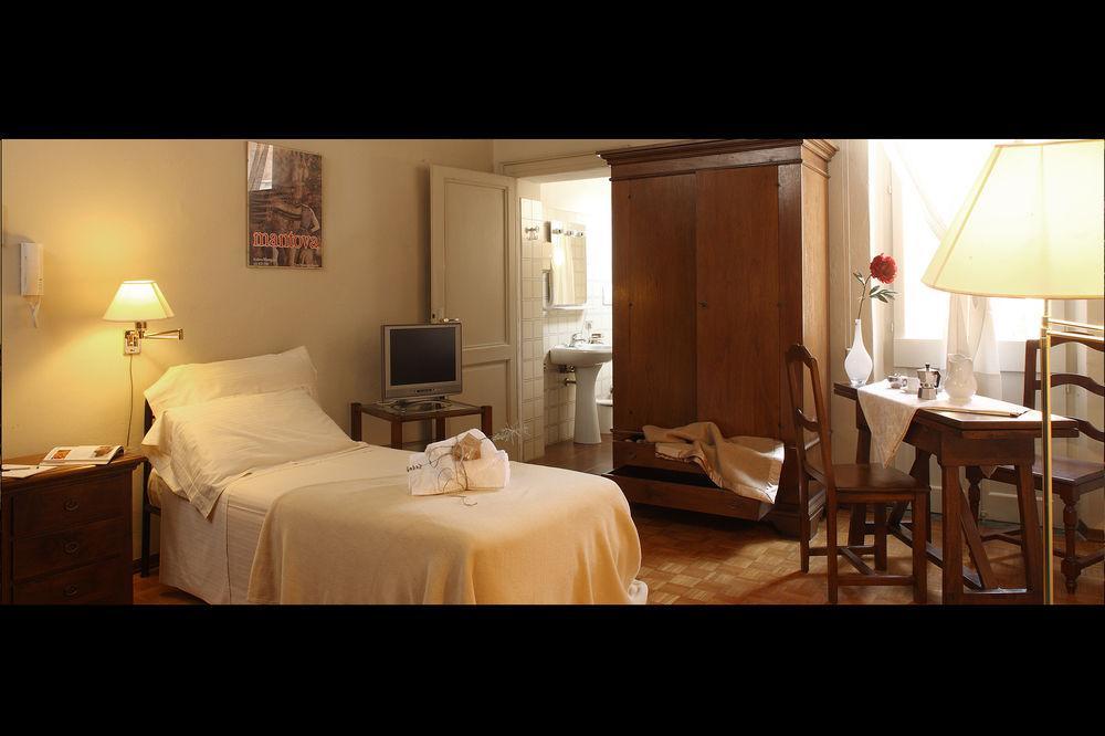 Residence In Centro Mantova Bagian luar foto