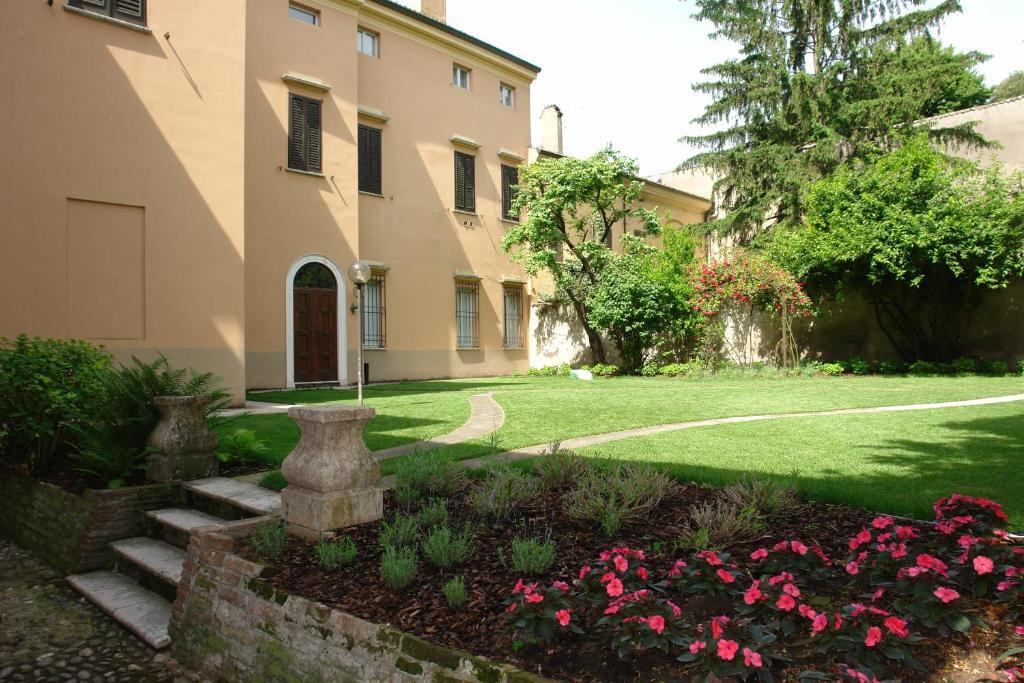 Residence In Centro Mantova Bagian luar foto